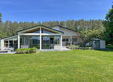 Ruime villa met zwembad, sauna en grote tuin - 28