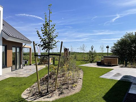 Spacious villa with sauna and hot tub on Texel - 4