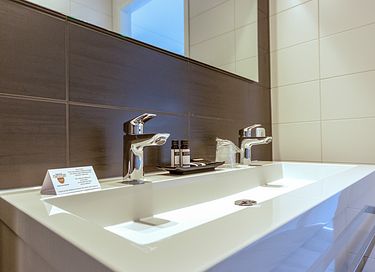 Luxury hotel room with wellness and views - 7