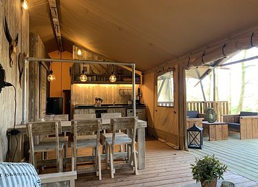 Ingerichte safaritent met privé hottub - 9