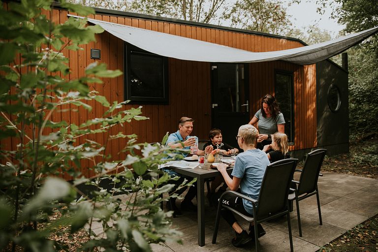 Uniek tiny house op familiecamping - 1