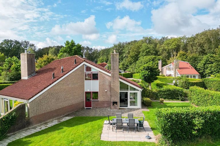 Moderner Bungalow mit gemütlichem Außenkamin - 1