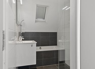 Comfortable holiday home on green park - 11