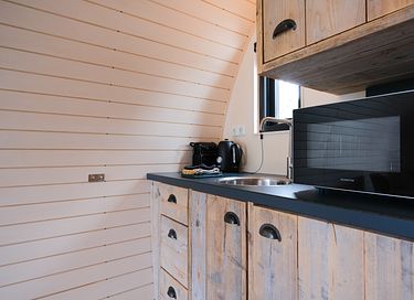 Uniek slapen in een tiny house aan het water - 7