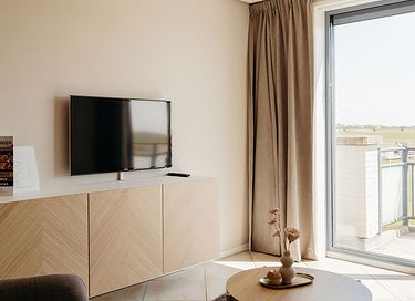 Spacious apartment suite with hot tub - 2