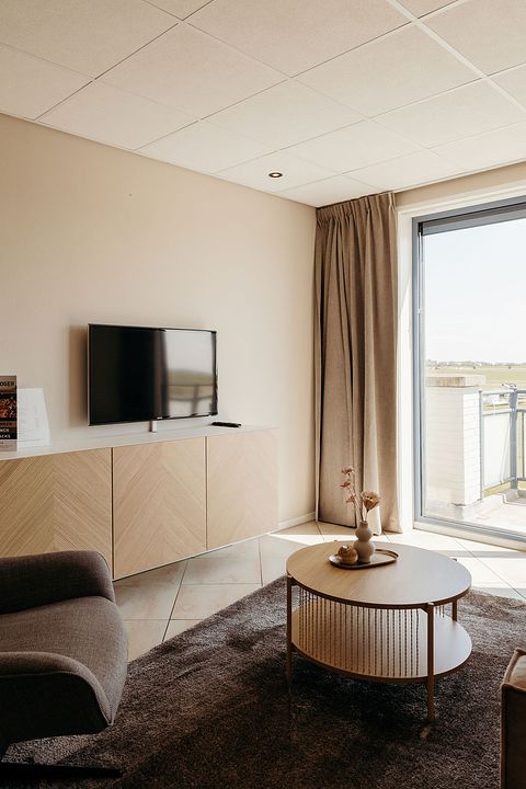 Spacious apartment suite with hot tub - 2