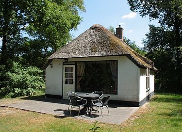 Boshuisje met bedstee en bubbelbad