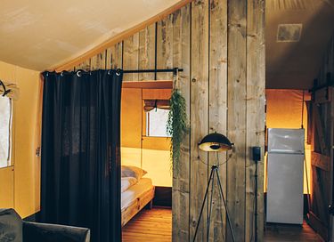 Spacious glamping lodge surrounded by nature; dogs welcome - 19