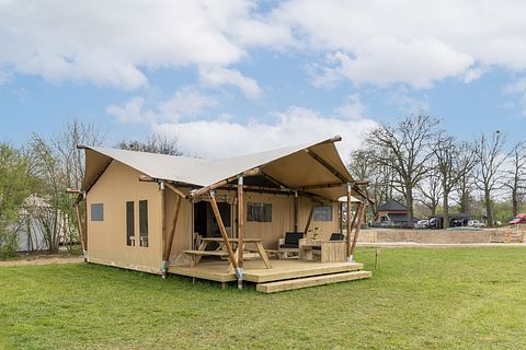Safari tent on a nice campsite in Overijssel - 2