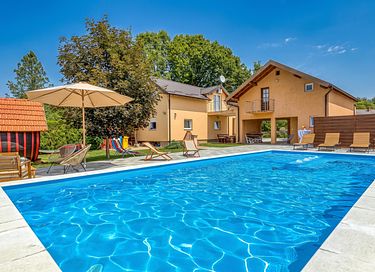 Group accommodation with private pool and sauna - 30