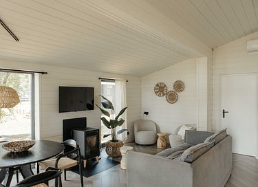 Cottage avec jacuzzi et vue sur un lac - 8