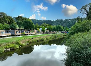 Tiny house vlakbij een rivier in Luxemburg 