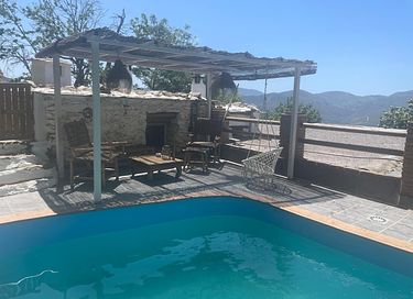Rustikale Hütte mit Pool, Bergblick und Garten - 29