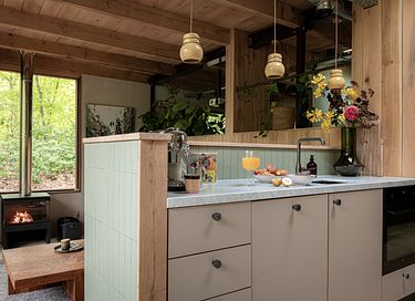 Unique lakeside holiday home with hot tub - 17