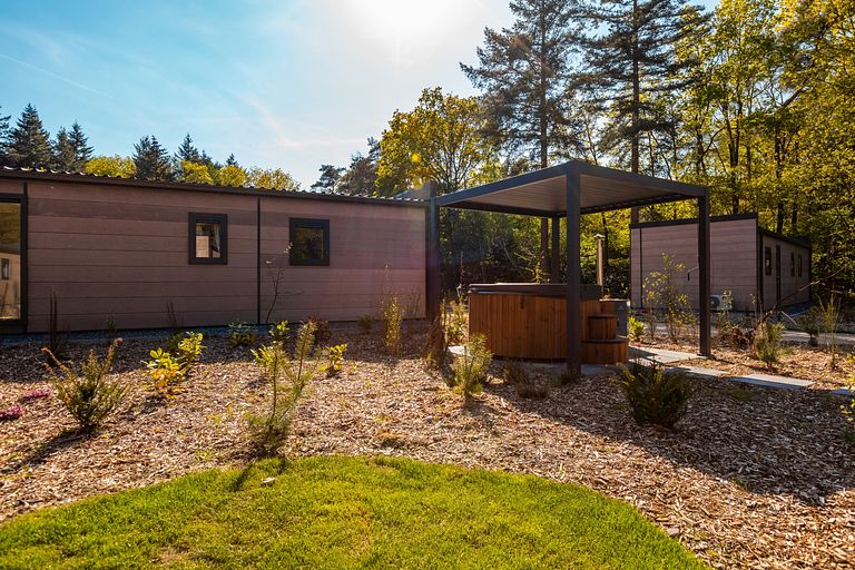 Komfortable Lodge mit Whirlpool in der Natur - 1