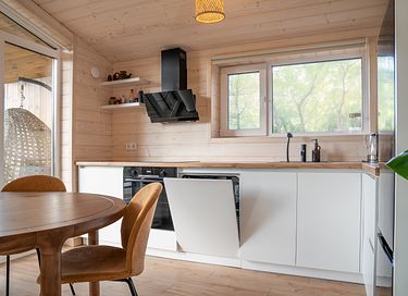 Stilvolle Lodge aus Holz in schöner Umgebung - 6