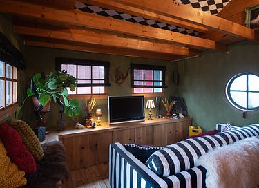 Bijzonder houten huisje tussen de dieren - 6