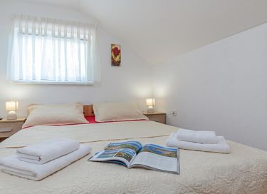 Group accommodation with private pool and sauna - 33