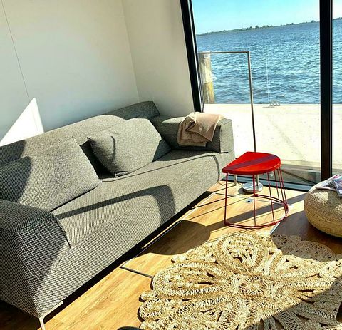 Moderne houseboot aan het Sneekermeer - 3