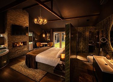 Romantic suite with sauna and hot tub - 8