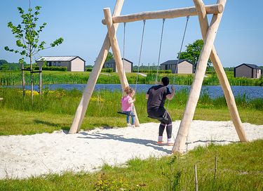 Houten lodge in Friesland met privé wellness - 14