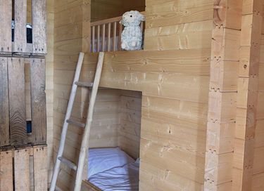 Houten cabin met hottub in het groen - 13