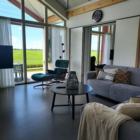 Spacious family bungalow with views - 4
