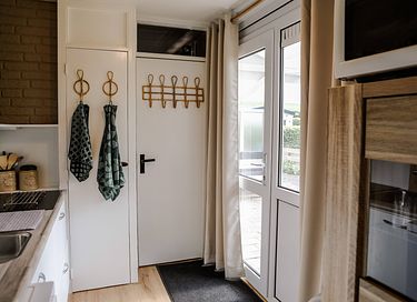 Attractive cottage for 4 right by the water - 11