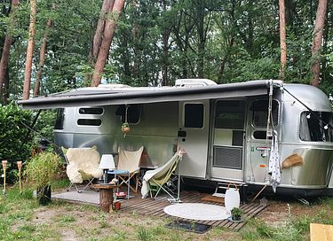 Authentieke Airstream caravan in het bos - 1
