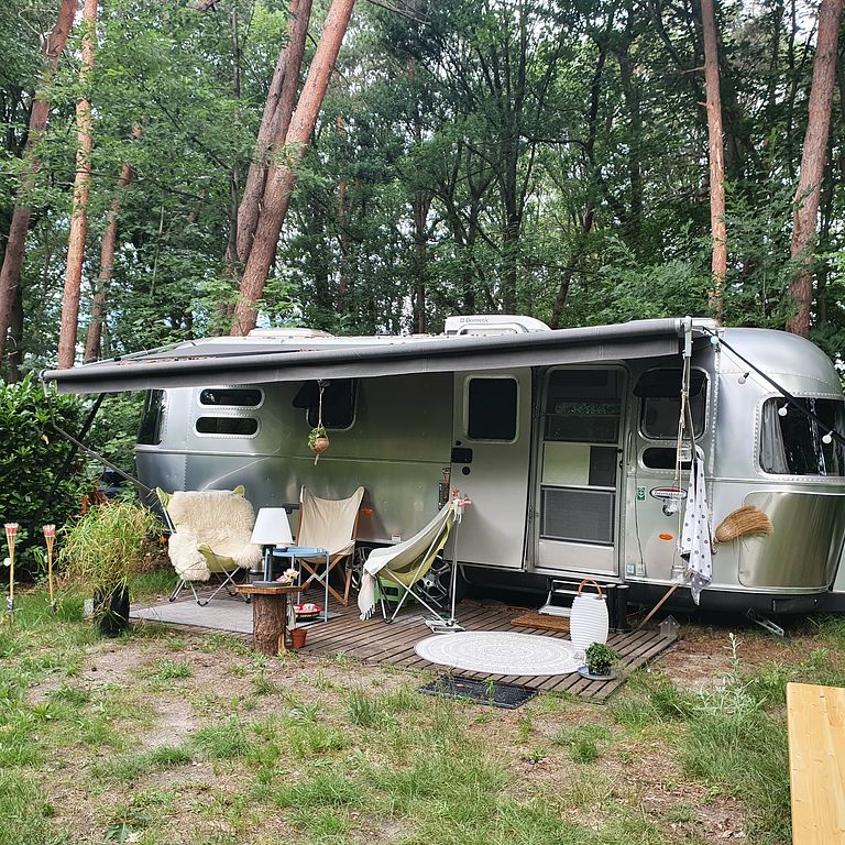 Authentieke Airstream caravan in het bos - 1