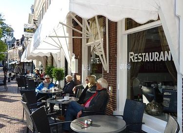 Hotel aan de gracht in historisch Dokkum - 25