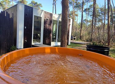 2-4-person forest cottage with hot tub