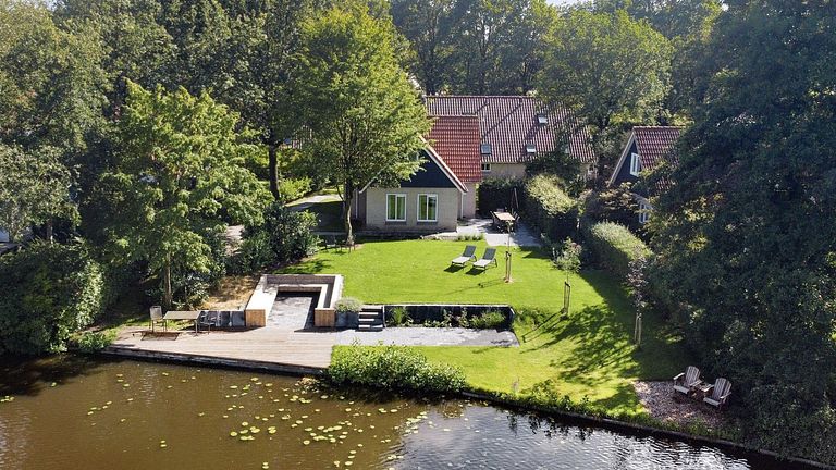 8-persoons vakantiewoning met vissteiger - 1