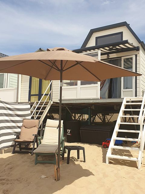Strandhuisje op het strand bij Vlissingen - 2