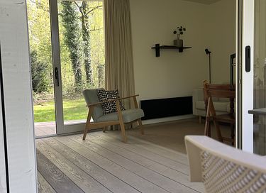 Uniek tiny house tussen de bomen - 9