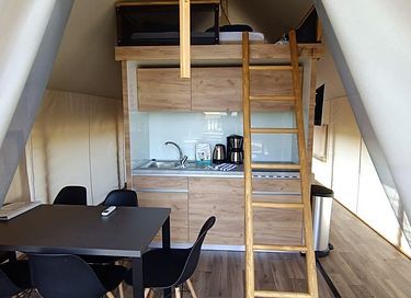 Spacious glamping tent for 4 people in Limburg - 6