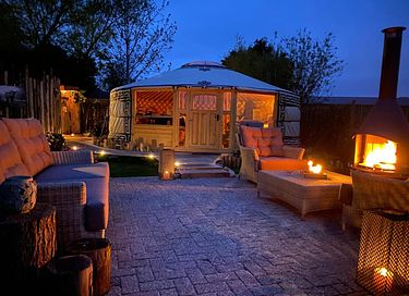 Yourte romantique avec jacuzzi privé - 1