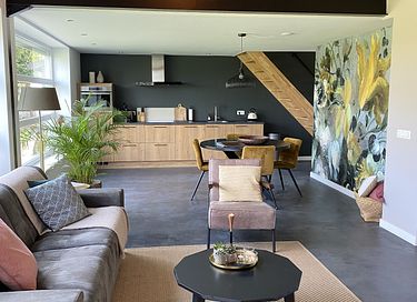 Modern and luxuriously converted henhouse - 8