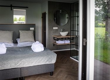 Pavillon de bien-être - jacuzzi, sauna et douche solaire - 12