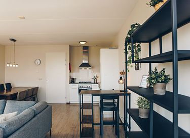 Rietgedekte villa met uitzicht over het meer - 9