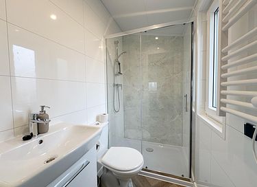 Chalet spacieux avec jardin et terrasse au bord de l'eau - 10