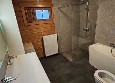 Grande maison en bois dans la forêt avec sauna privé - 19