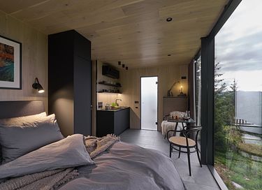 Breathtaking mirror house in Norway - 16