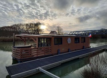 Woonboot met hottub in de Champagne streek - 8