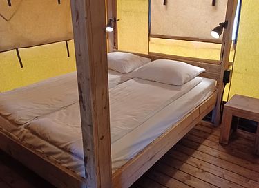 Safaritent met privé sanitair voor 6 personen - 12