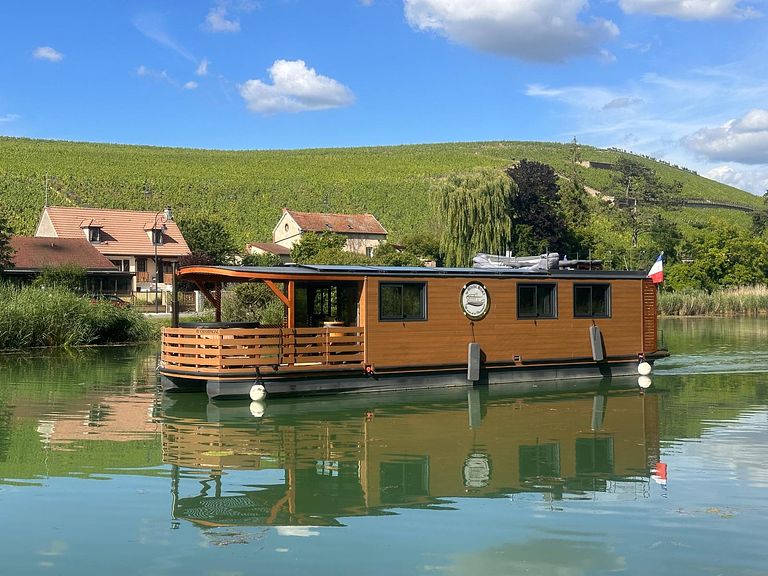Woonboot met hottub in de Champagne streek - 1