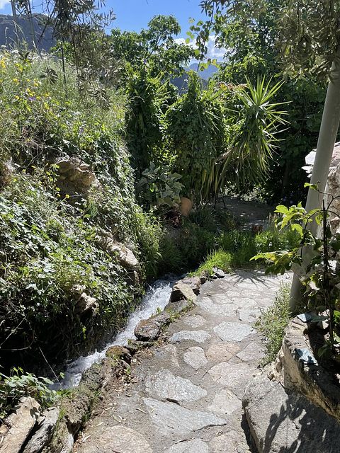 Rustikale Hütte mit Pool, Bergblick und Garten - 3