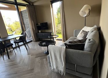Stijlvol huisje aan het water met hottub - 8