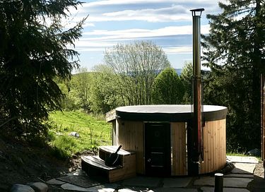 Breathtaking mirror house in Norway - 5