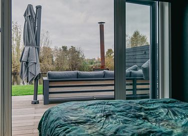 Tiny House by the water with private jacuzzi - 19